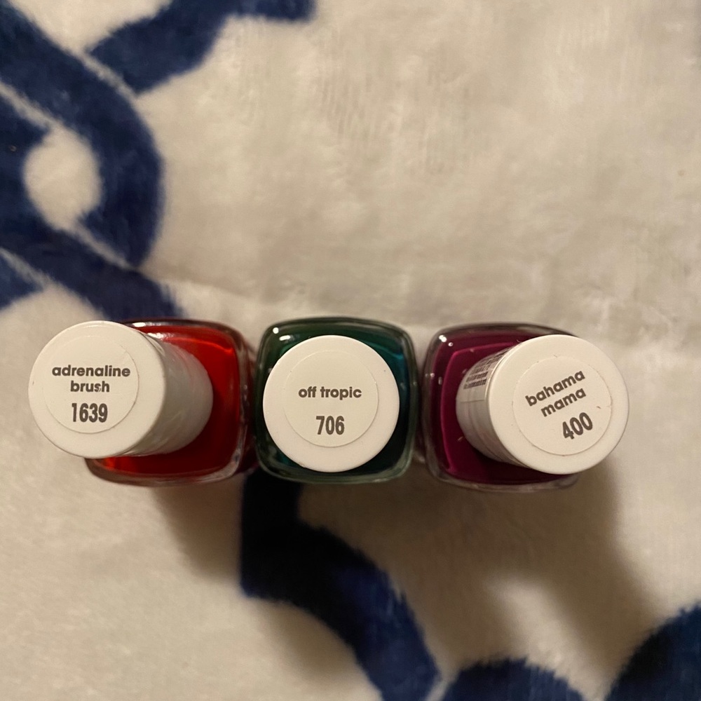 Essie Set NWT SOLD 🎄 - Picture 2 of 4